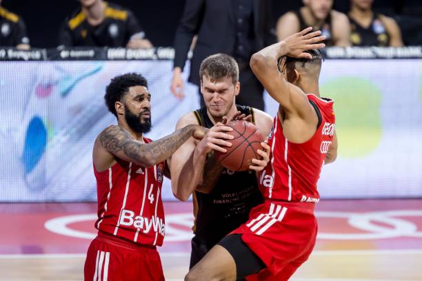 但他在场上 但他在场上