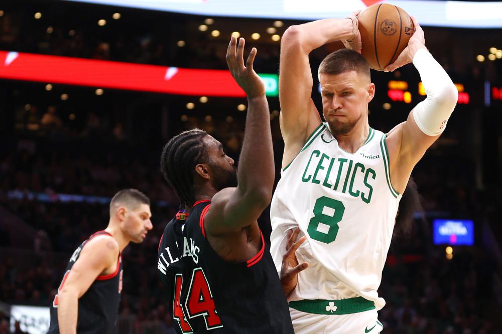 而在背后 而在背后