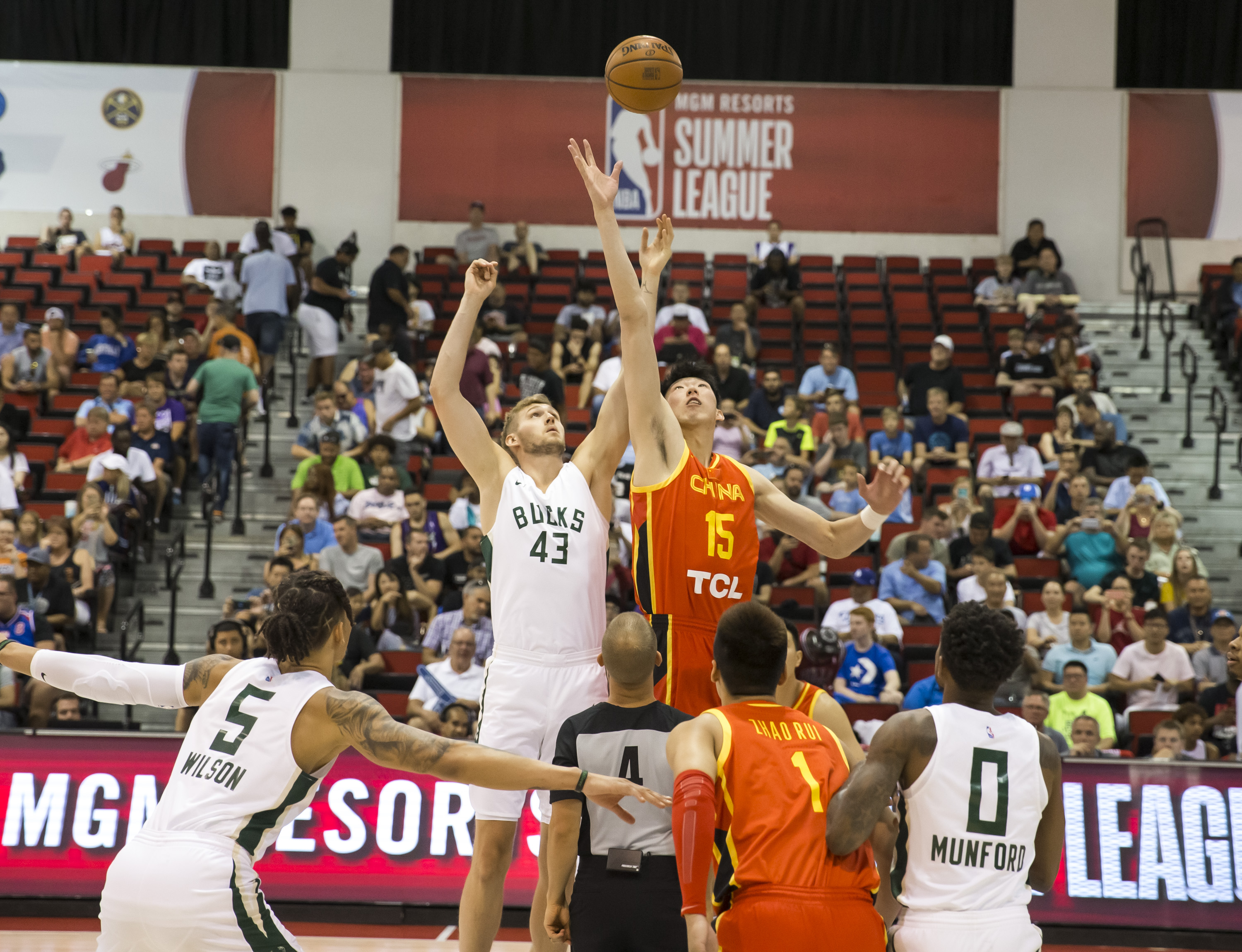 上的表现充 上的表现充